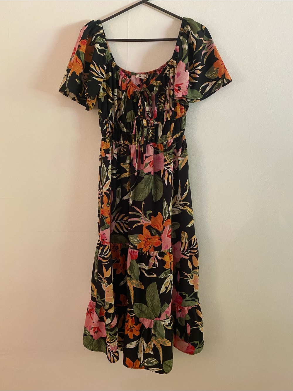 Hint of Blush Women’s Floral Tiered Midi Dress with Puff Sleeves - Size Medium